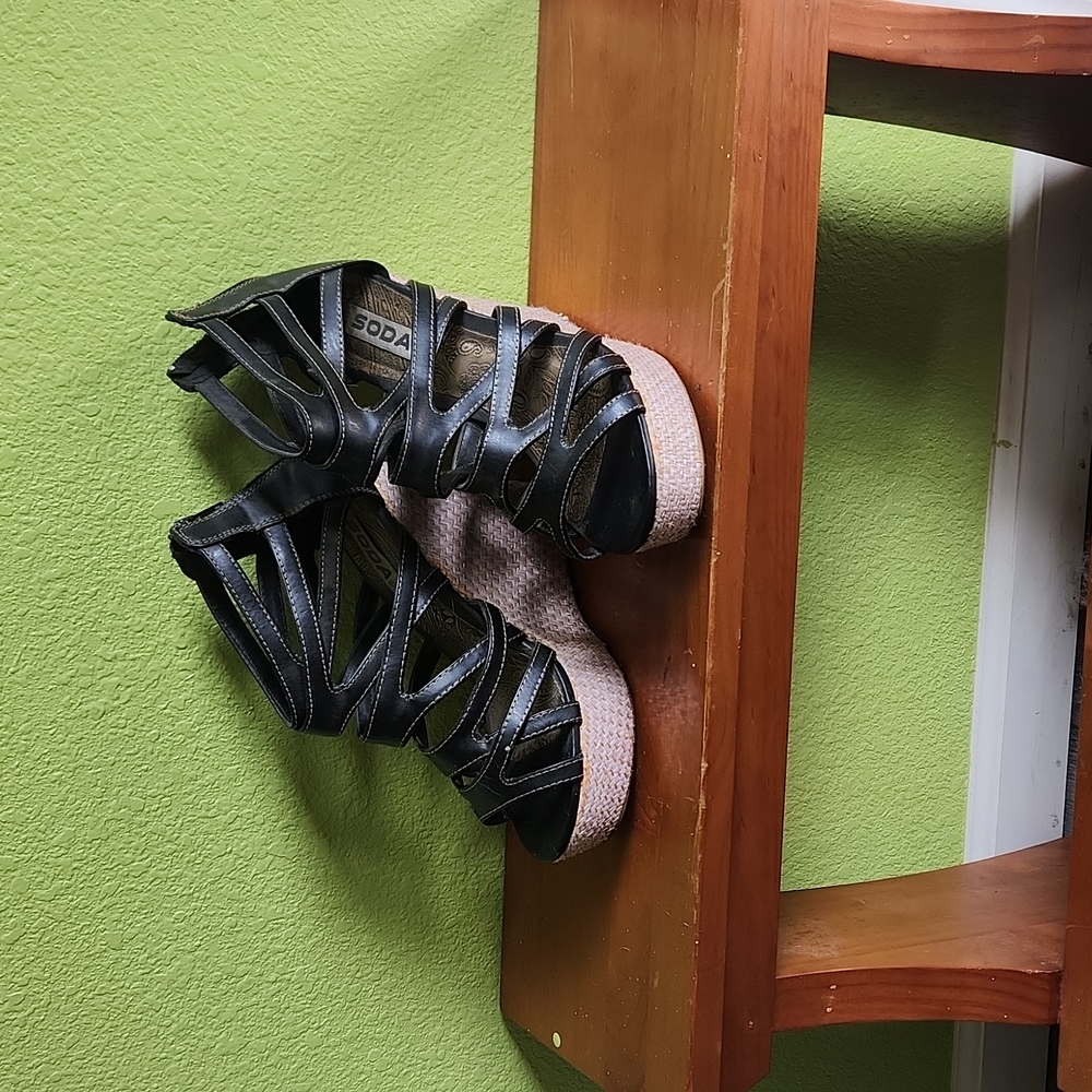 Soda wedge shoes